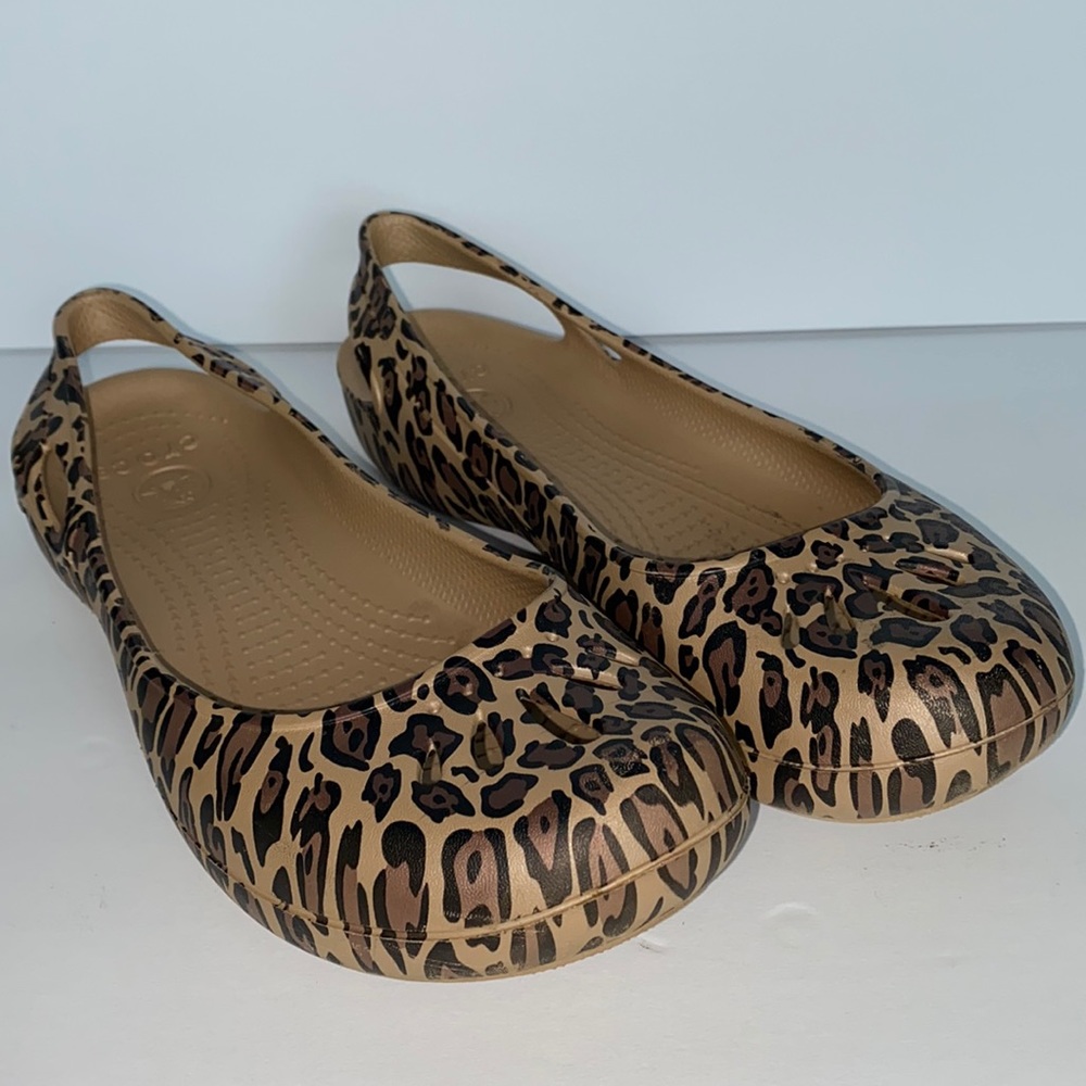 Crocs leopard print size 7 women’s